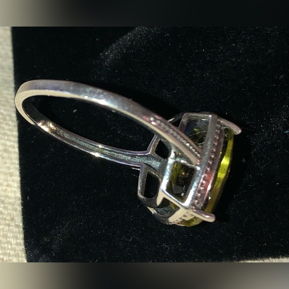 .925 Sterling Silver & Faceted Peridot Gemstone Ring sz 10 - Picture 9 of 10